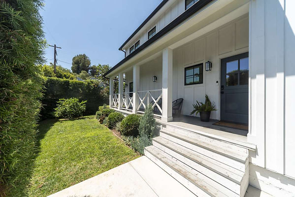 13795 porch 1