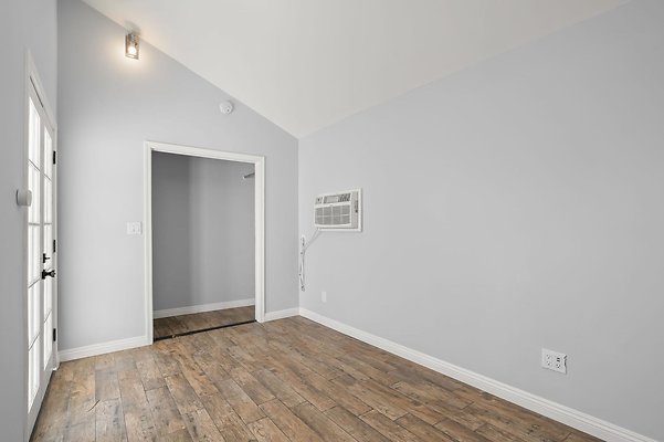 08062558-web-or-mls-15473 Lemay St MEDIA360VR-58 08062558-web-or-mls-15473 Lemay St MEDIA360VR-58