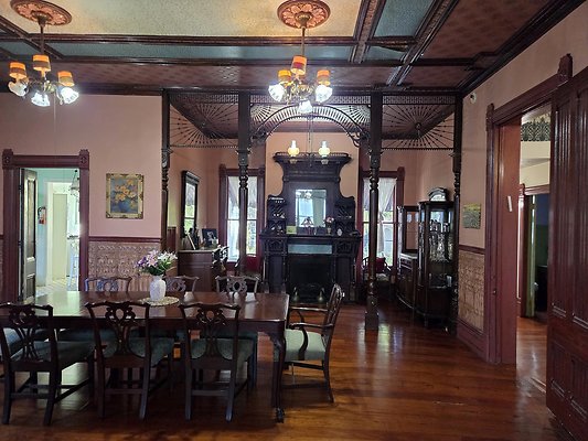 Dining1