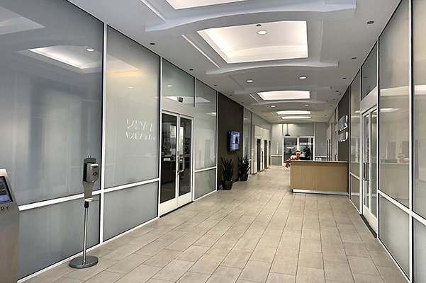 21031lobby 7818